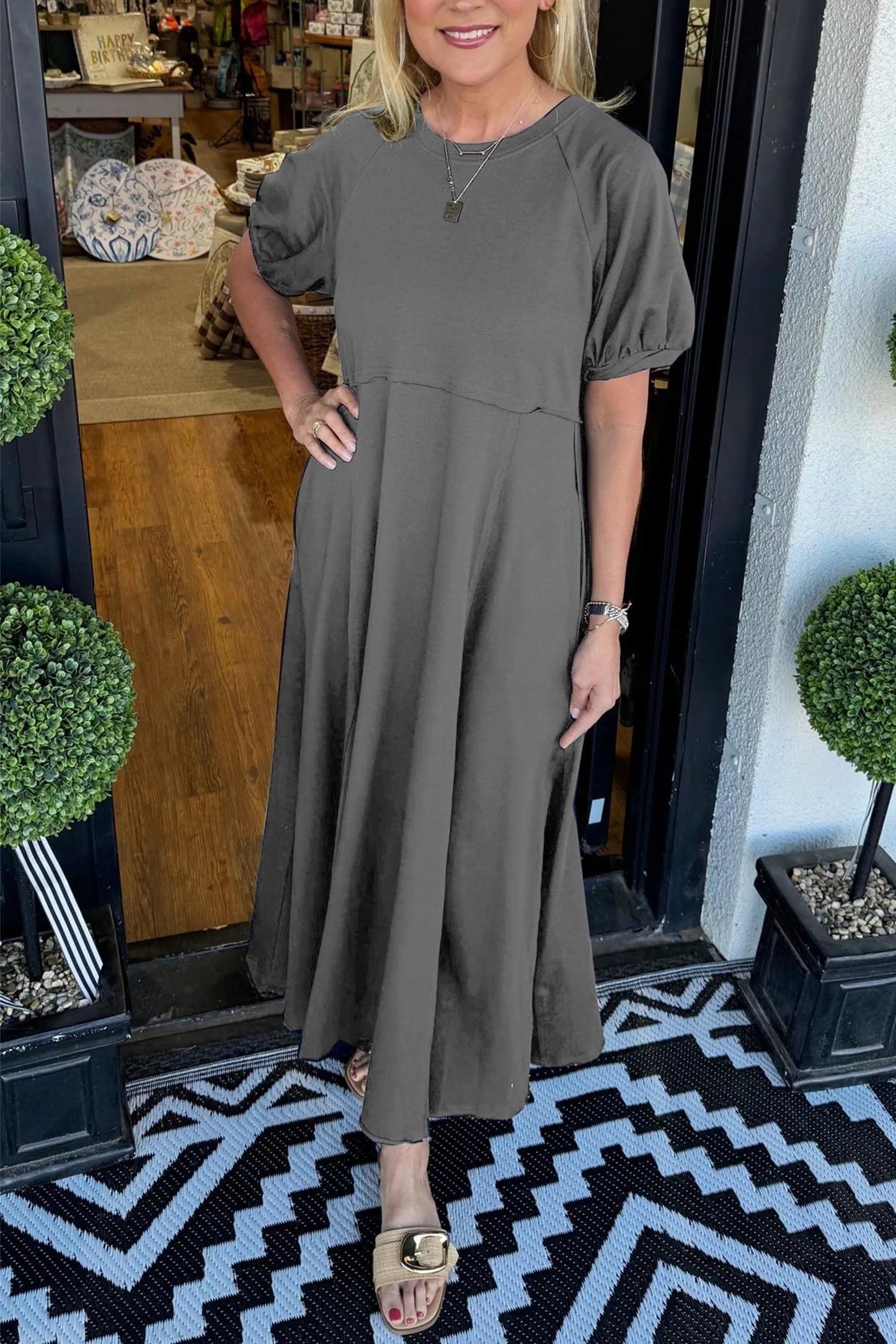Senna | Vestido maxi chic con mangas abullonadas y cuello redondo