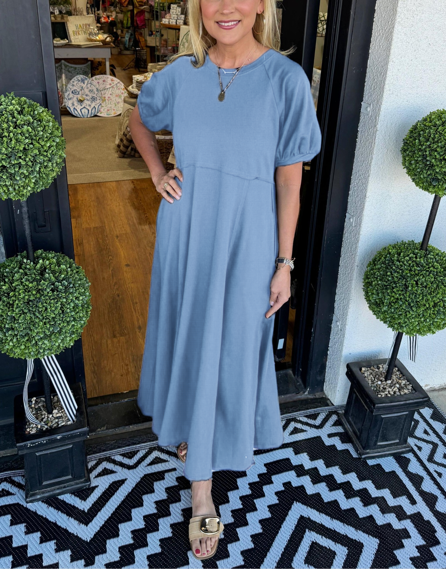 Senna | Vestido maxi chic con mangas abullonadas y cuello redondo