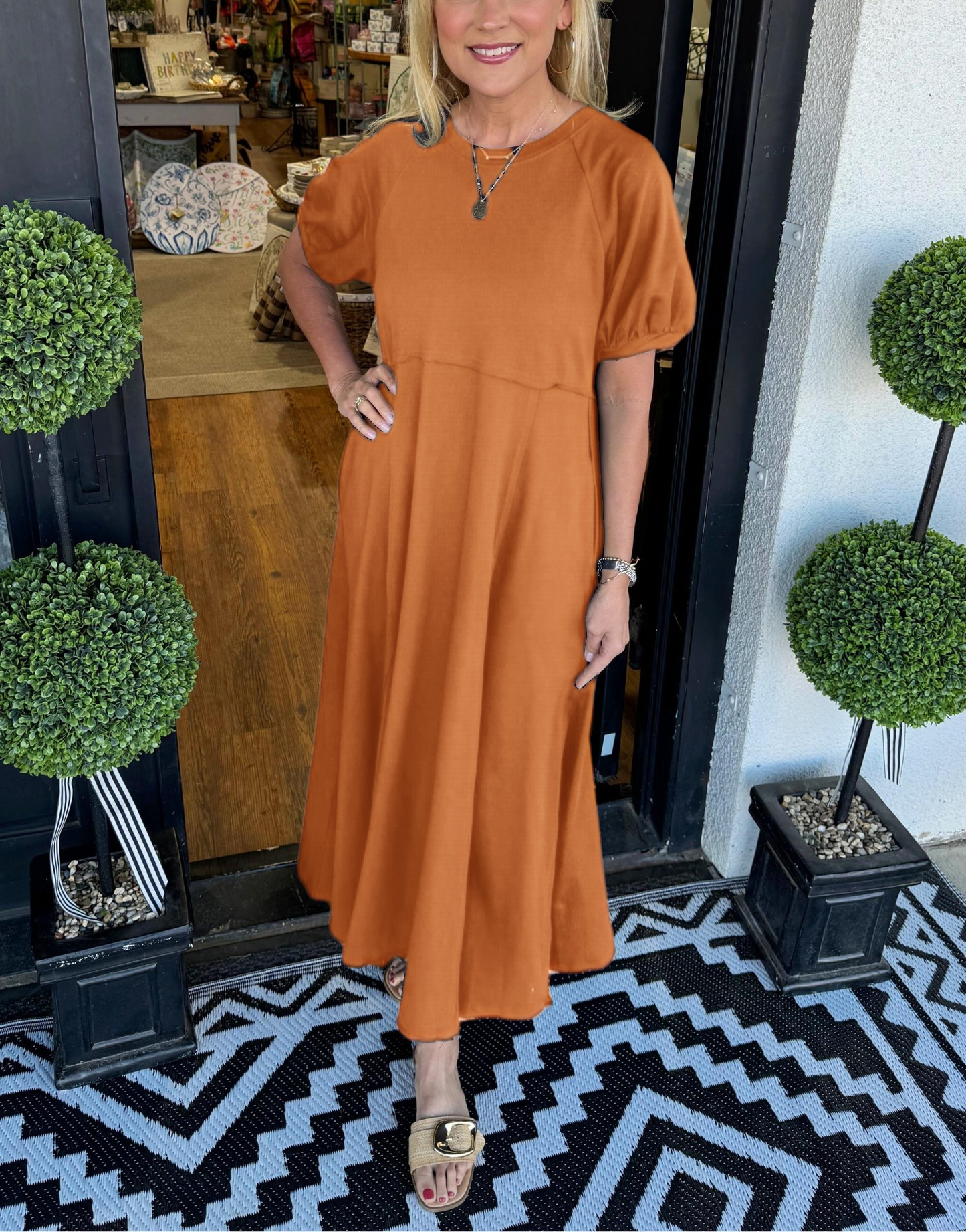 Senna | Vestido maxi chic con mangas abullonadas y cuello redondo