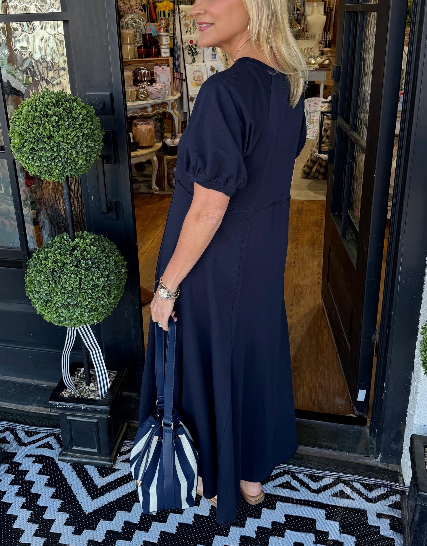 Senna | Vestido maxi chic con mangas abullonadas y cuello redondo